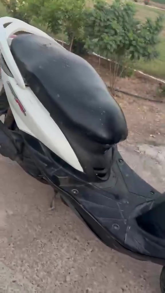 سلام عليكم دراجه ثعلب للبيع مكينه مامفتوحه. كفرات نضيفه ختم واحد       قفل ستيرن قفل صندوق لايت عالي ناصي اشاير كلهه شغاله للستفسار  وتساب ***********
