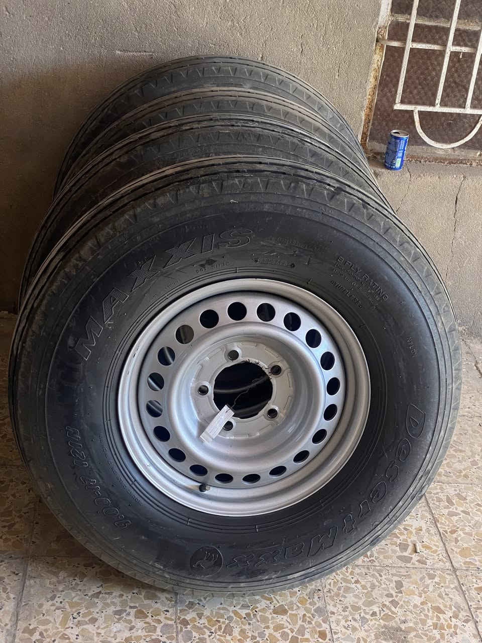 السلام عليكم اخوان ويلات وتايرات حجم ١٧ تايرات بوالين ماكسز ابو الجمل بحاله جيده جدا   للبيع للاستفسار ***********
