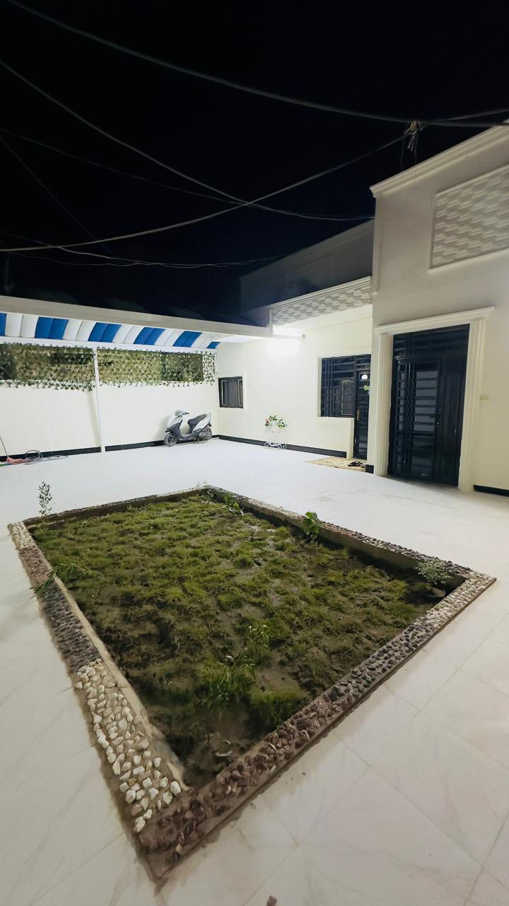 دار_للبيع 🏠
__
⭕️العنوان: اسكان شارع ملعب سفير الخماسي خلف مدرسة بيان الحق ابتدائيه ⭕️

⭕️يقع الدار على شارع 20m⭕️

⚪️طابو صرف 

  ⭕️مساحة الدار: 255m واجهه 12.5⭕️

▪️للاستفسار اكثر الاتصال على رقم صاحب الدار

***********📱

♦️الدار يحتوي على:
____
⭕️غرف نوم عدد 2
⭕️صالة عدد 2 
⭕️مطبخ 
⭕️مجمع صحيات2
⭕️استقبال 
⭕️كراج

⚜️إليكم تفاصيل الدار:
___

⚪️بناء طابوق  9 انج  
⚪️الارضية مرمر تركي 
⚪️منضومة كاميرات مراقبة
⚪️الابواب تركي 
⚪️جبس بورد  + سحبات 
⚪️ديكورات بديل الخشب  
⚪️الدار مجهز  خط مولد 
⚪️ماطور ماء + خزان ماء + سخان+  مغاسل

▪️للاستفسار اكثر الاتصال على صاحب الدار

📱***********
