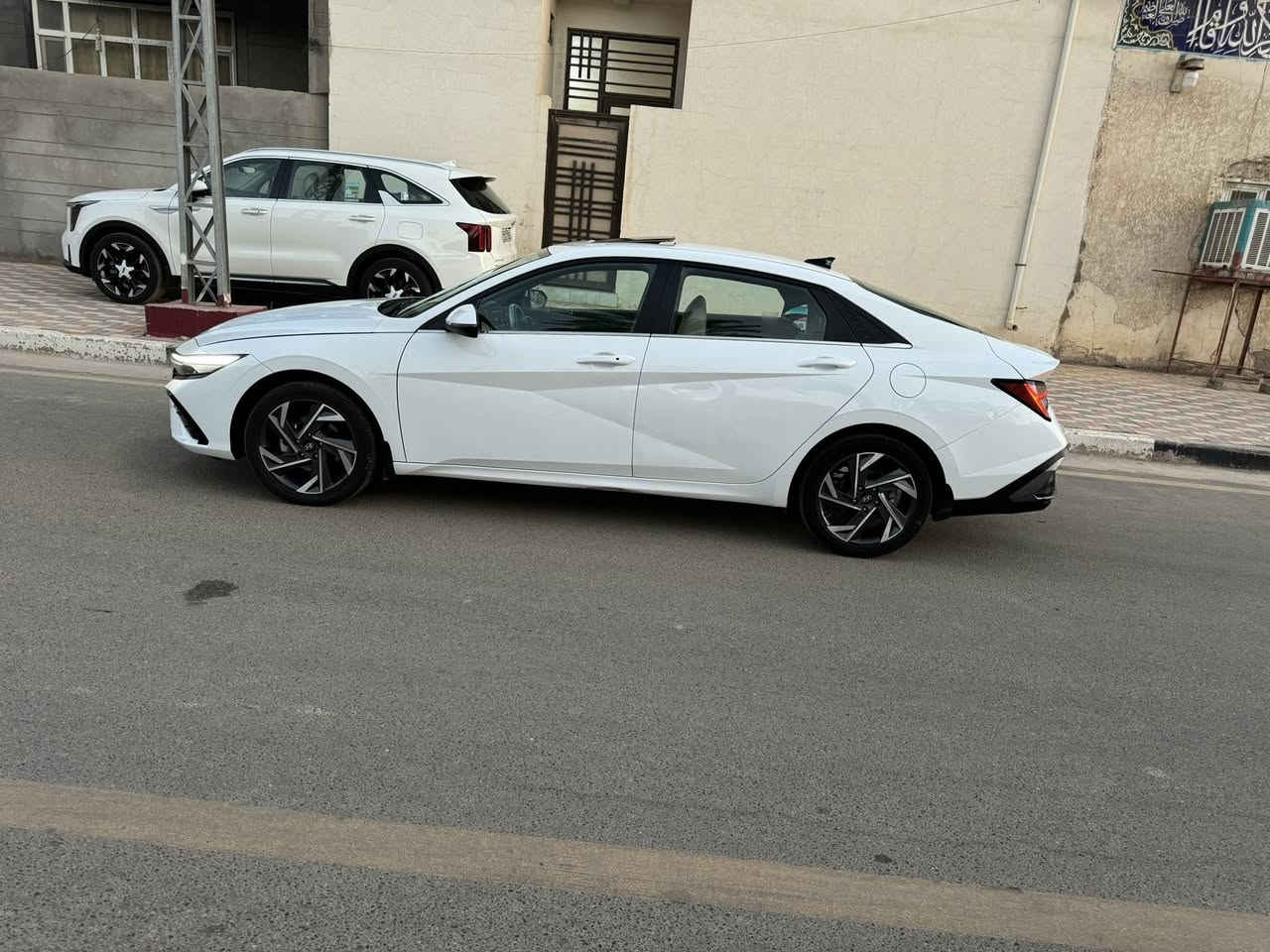 سلام عليكم النتره موديل 2024 خليجيه مكينه  2000الفين سياره كفاله بيه بارد بخافت البنيد  وبلباب وره سائق  مكينه كير حداديه تخم تاير تبريد كله جديد السعر 165وبيه مجال  بلعافيه عل ياخذه *********** مكان سياره كربلاء طوريج
