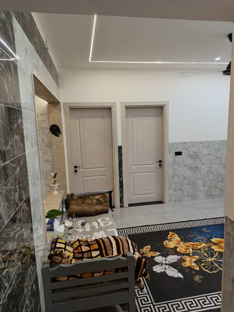 ***********

للبيع مع الاثات وتسليم فوري بناء ٢٠٢٥ مسكون٦ اشهر 
مسساحه١٨٥ واجهة١٠ونص
الطابق ثاني معزول درج خارجي فقط 
٤ غرف 5x5  هولين 4x6
بعويزه مقابل بنازخانه بعويزه 
ركن فرع مسدود يبعد عن شارع العام ٢٠ متر موصل, نينوى
