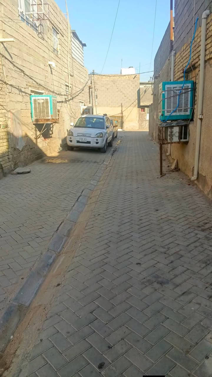 السلام عليكم
بيت تجاوز للبيع المساحه ٦٤ متر واجهه ٤ ونزال ١٦ 
بجميله الثانيه خلف نادي الجولان مقابل بيوت جميلة يسمونه قطلع ٦٤  ثاني بيت بالفرع بي طرمه صغيره واستقبال وحولي وغرفه اخيره عكاده سقف عالي وفوق غرفه وبيتونه سندويش بيت كامل وجاهز كلشي مابي نقص المنطقه مجاري ومي ومطريات ومقرنص ومقياس كهرباء كل شهر تجي   ورقه كهرباء مرتبه كلش وقريب للشارع 
 السعر ٣٧ وبي مجال التواصل ***********
