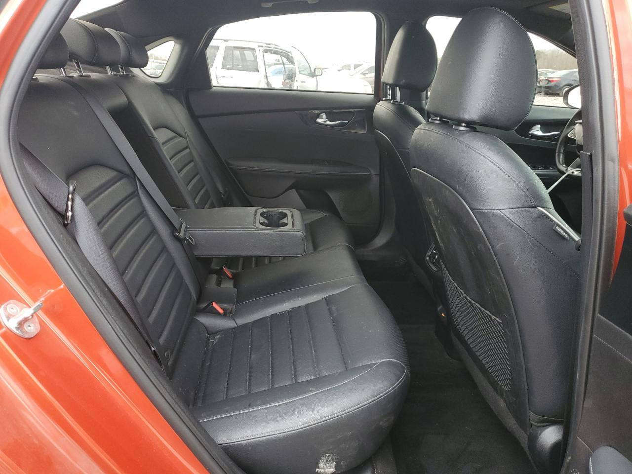 فورتي جي تي لاين 2023 
مواصفات فول الفول 1/1 مابيها اي نقص مرقم بغداد تحويل ثاني يوم 
سعر 160$ 
هاتف ***********
