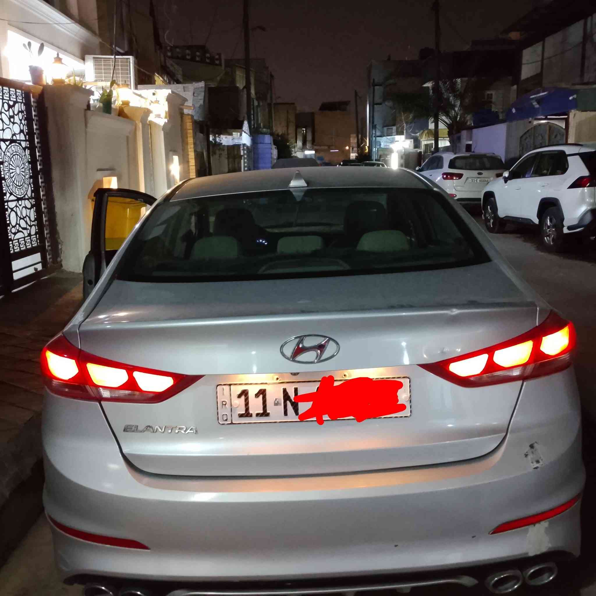 النترا 2017 وارد امريكي ... حادثها بالصور فقط الدوسة مال الباب الخلفي جهة السكن  .. وبيهة الچاملغ جهة الحادث  صبغ بسيط ملاون وية الدوسة    ... والباب مبدلل نفس لون السيارة
غير ذني السيارة مكفولة 
مكينة وگير مكفولات بلاديات  .سبير ما نازل 
شواصي و  لغود مكفولة 

مكينة 2000 دوش 

سنوية وهزة جديدة

ماشية 161 الف .

3 أنظمة قيادة 
كاميرا خلفية
نظام ABS
حساس اطارات 
مانع انزلاق 
لايتات زنون 
كهربائيات كلها شغالة 

 ملاحظة ...﴿﴿ القمارة بيها حالوب  بالعراق صار موضح بالصورة ﴾﴾

رقم الشاصي 5NPD84LF2HH152636

السعر 115 وبيها مجال بسيط 
رقمي واتساب ***********
مكاني بغداد الحرية
