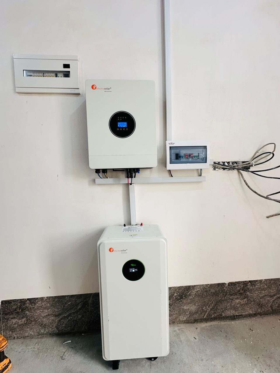 🌞 شركة آشور للطاقة الشمسية 🌞
بإدارة: أحمد البوحسيب

🔧 الحمد لله تم التنصيب
لـ هاشم الموسى السلمان ضمن مشاريعنا الناجحة.

⚙️ مكونات المنظومة المنصبة:
✅ 8 ألواح سولا هيستا
✅ بطارية فلستي – 15 كيلوواط
✅ انفرتر فلستي – 8 كيلوواط

💡 خدماتنا:
💰 نقداً أو بالتقسيط المريح
🔨 التنصيب في جميع المحافظات

📞 للتواصل:
***********

⚡ آشور … الطاقة الذكية بثقة ⚡
