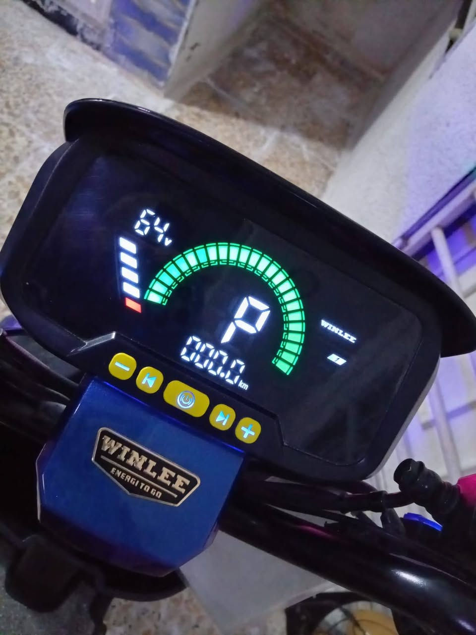 السلام عليكم دراجه شحن R9جديده صارلي شهر من اخذته 5بطاريات السعر 550وبيهه مجال او مراوس ب دراجه بانزين كون نضيفه،، الرقم  ‏‪***********‬‏
