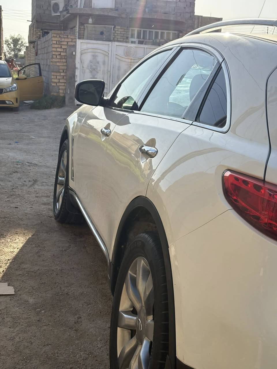 سلام عليكم انفنتي fx50s 2009فول مواصفات رقم دهوك 
تحويل ثاني يوم باسمي ماشية 217000 الف محرك 3.5 ستة سلندر مواصفات السيارة 
فتحة سقف 
كامرة خلفية
تدفئة كشنات
تبريد قطعتين ثلاجة
كشنات خزن ميموري 
تحكمات ستيرن 
5 بصمات ترحيب 
فول السيارة 
صدر السيارة تعبان يحتاج تبديل 
كشر السيارة نظيف بحالة ممتازة 
تحتاج شويه ترتيبات 
السعر المطلوب 95 وبيها مجال ان شاء الله للاستفسار
*********** مكان السيارة بغداد
