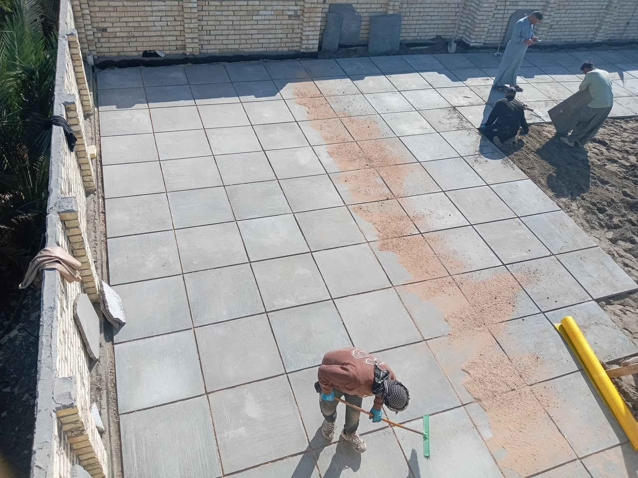 ابوعلي لتطبيك الاشتايكر وتزفيت السطوح وقلع الاشتايكر القديم وترميم السطوح القديمه بالاشتايكر شغل كرسته وعمل بالكامل شرط العمل نموذج هندسي مع كافه العوازل حسب الطلب ع حسب الاصول عملنه الدوانيه ونج تصعيد كافه مواد نتصال ***********)(***********
