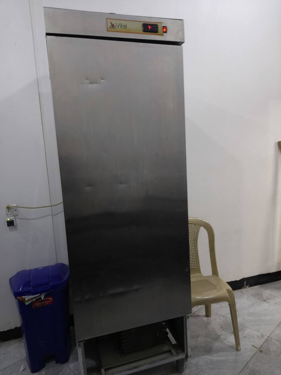 للبيع طقم معدات مطعم متكامل وبحالة ممتازة نظيفة جداً وجاهزة للعمل فوراً)
‏
‏1_فرن (ذكر النوع: غاز/كهرباء): توزيع حرارة ممتاز وشغل مرتب.
‏2_عجانة (قوية وعملية وسريعة).
‏3_ثلاجة عجين (تبريد مثالي للمحافظة على جودة العجين).
‏4_ميز للمواد وللعجين
‏5_ ميز للكاشير
‏6_ رفوف للمواد
‏📞‏للتواصل : *********** واتساب ايضا متوفر
