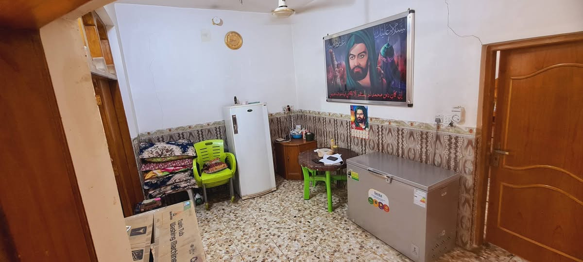 السلام عليكم دار لليبع طابقين  مساحة 125 م  سند 25 طابو زراعي مدخل البيت طارمه كبيره +صاله +مطبخ +كليدور +غرفه نوم واحده+ مجمع صحيات  اما +طابق ثاني غرفه وكلدور كبير وسطح العنوان  حله حي الشاوي الفرع الي خلف مطبعة دار العربي قريب ع الشارع العام التجاري البناء نظيف جدا وعالي عن الشارع الدار مجاري وليس مخزن وملاسق بيوت الطابو التفاصيل او اي استفسار هذا رقمي *********** او مراسله ع الخاص
