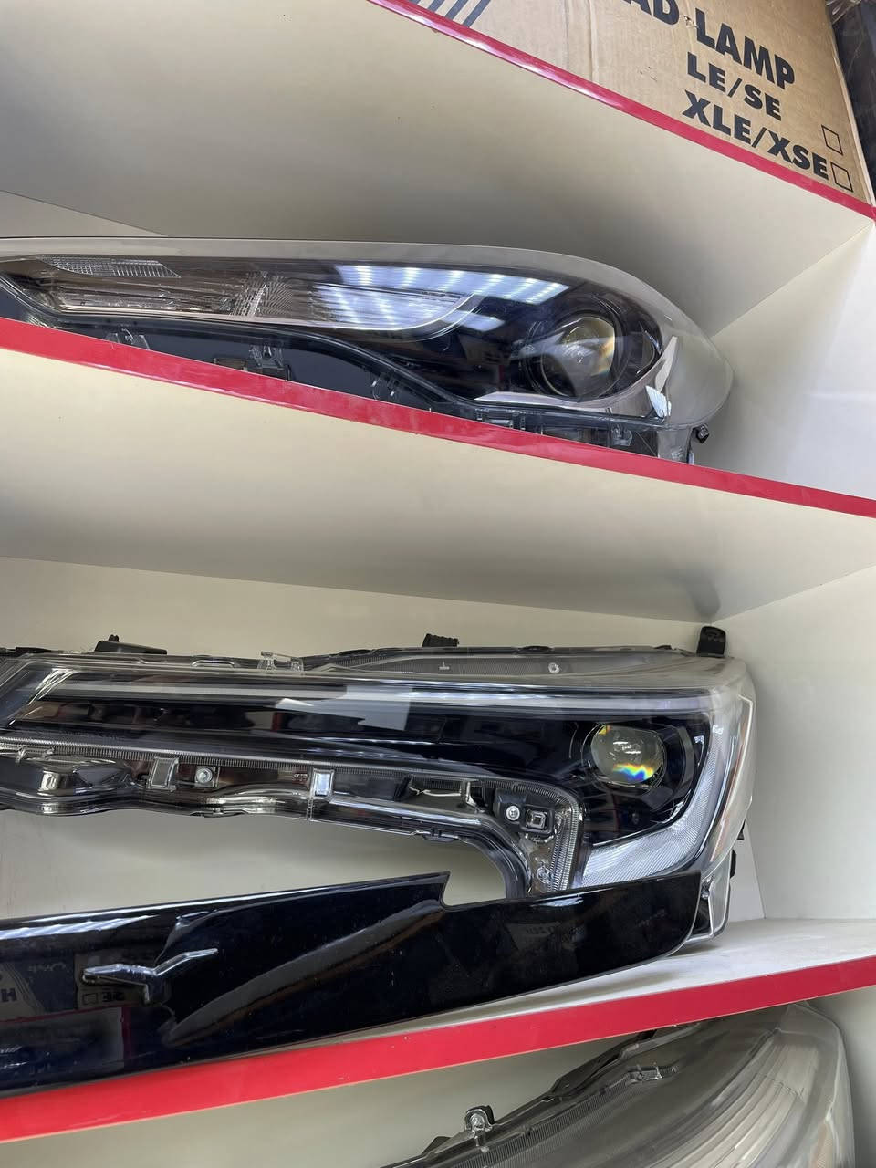 السلام عليكم متوفر قطع غيار تيوتا كورلا راف فور كامري هايلاندر كراون قطع هايبرد او بانزين متوفر توصيل كل محافضات العراق للتواصل *********** واتساب
