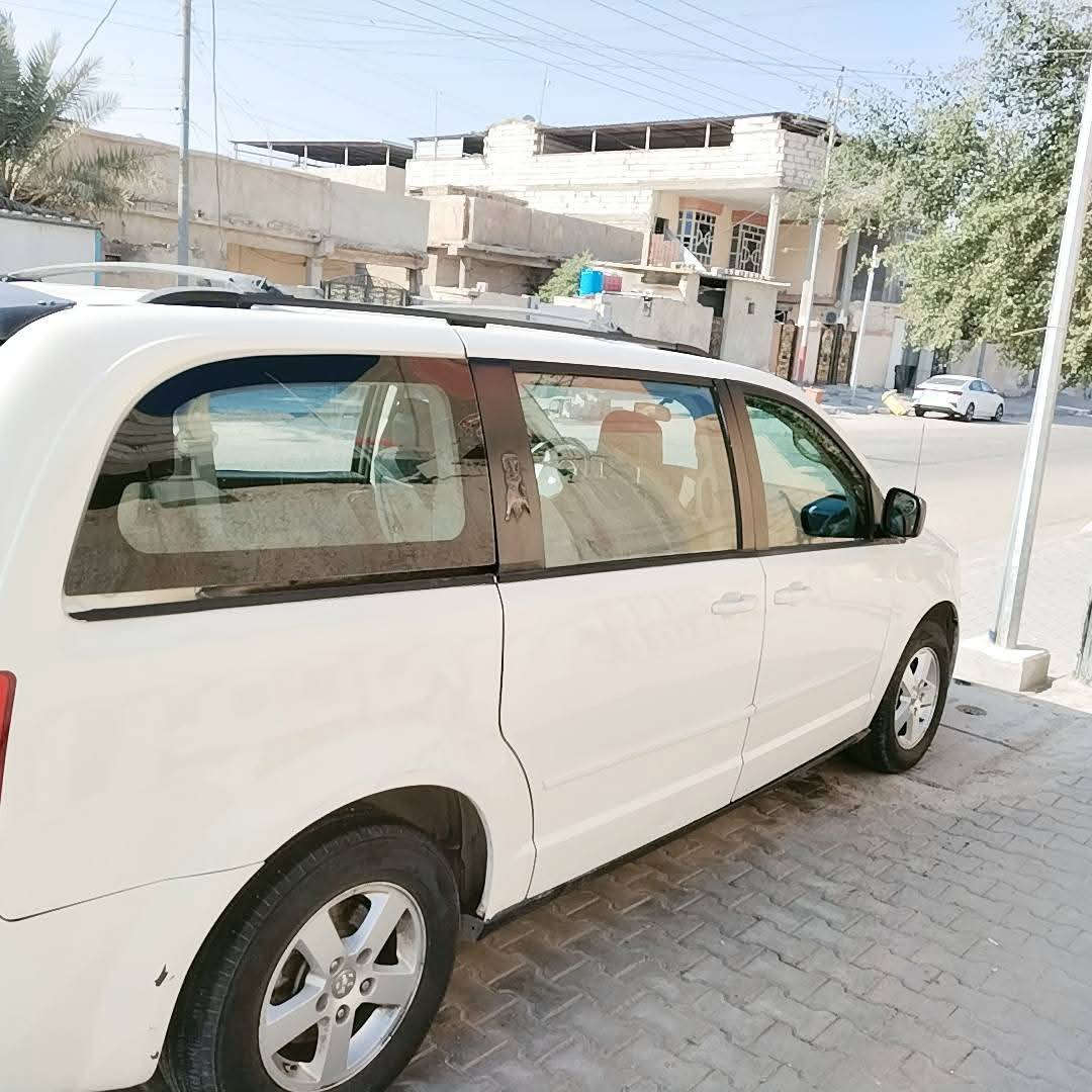 للبيع دوج كرفان ٢٠١٠ 
 بيبان كهرباء جنطة كهرباء شاشه كأمره خلفيه سياره بيها صبغ 4️⃣ قطع مكينه3300  السائق كهرباء تبريد ثلاث قطع  كشنات بلع رقم بغداد انكليزي بسمي تحويل ثاني يوم سياره كير مكينه تبريد صدر خير 
من الله 
السعر 95 قفل 
للاستفسار  ***********.    ×***********
