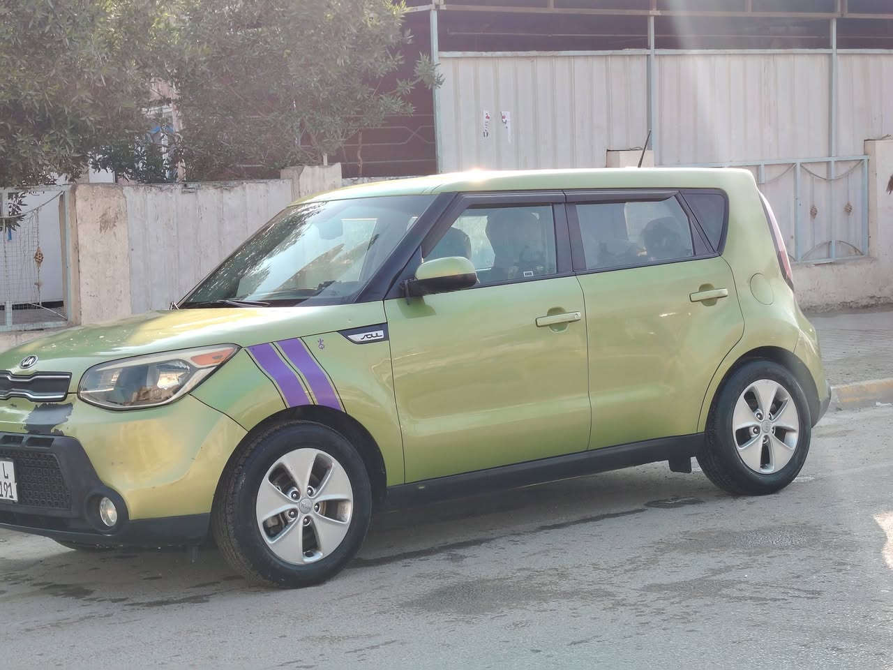 كيا صول موديل ٢٠١٦ حادث خلفي جاملغ الباب مصلح نفسه وبالعراق جاملغ امامي صبغ ودعاميه سياره جاهزه تخم تاير جديد وباتري منضومه زنون تحكم استيرن
جهتين بلتوث محرك ١٦٠٠ السعر 115  ***********
