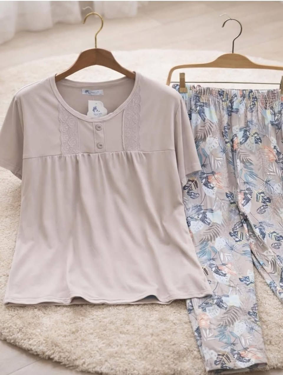 الجديد 🔥
تراك نسائي موديل راقي ومريح 👗
ستايل يجنن ويناسب المنزل  💕

📏 متوفر من قياس L XL XXL XXXL 
🎨 ألوان حلوة وثابتة
🧵 قماش مريح قطني زبده

🎉 ولفترة محدودة فقط أسبوع واحد
خصم 20% 🔥🔥

لا تفوتين الفرصة ✨
الحجز  عالخاص
***********
