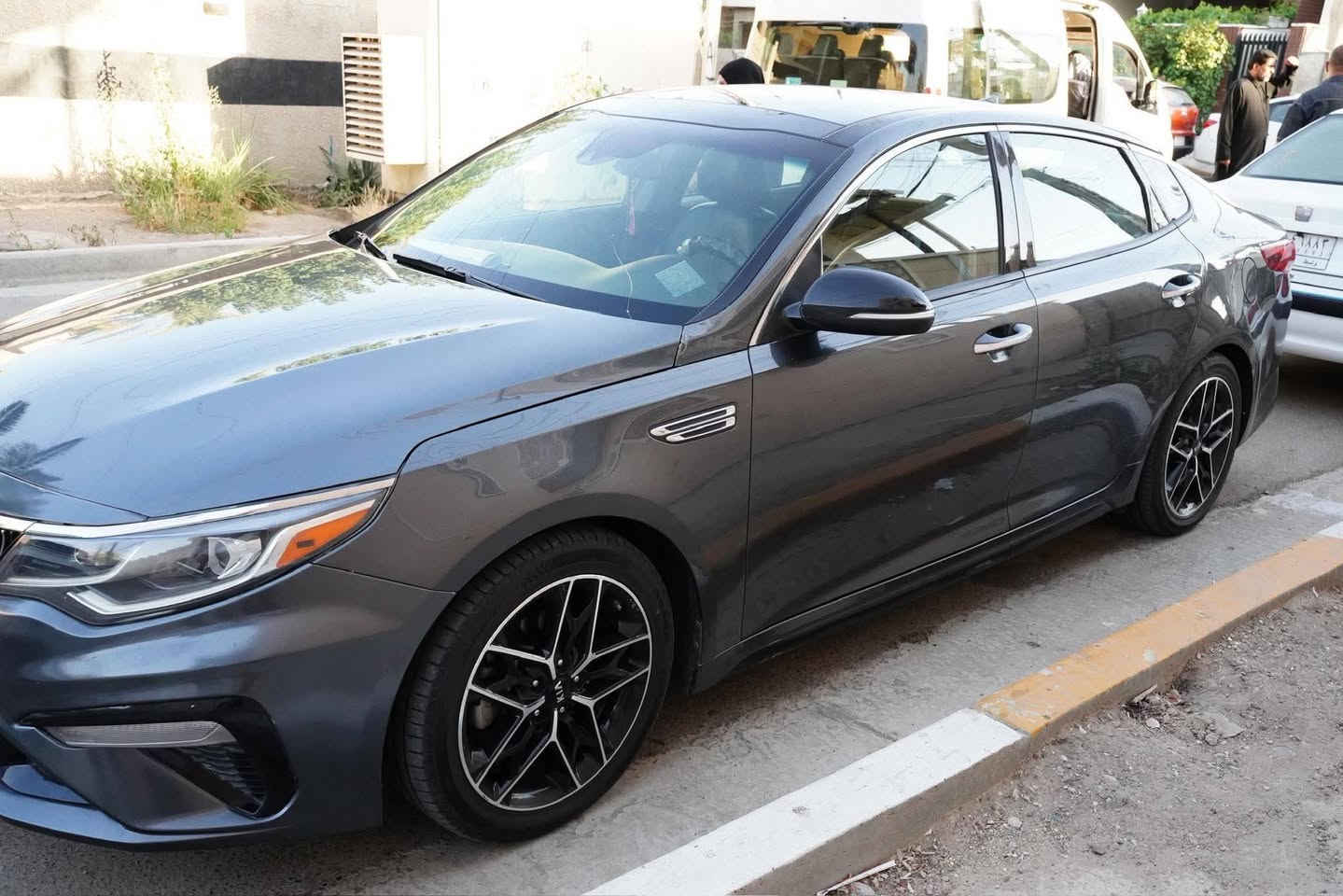 كيا اوبتما فئة s 2020 رياضي
فول مواصفات لمتد 
بانوراما 
كشنات كهربائية وتدفئة 
بصمة
تحكمات ستيرن 
تحديد سرعة تثبيت مسار نقطة عمياء  رادار جانبي وامامي حساسات خلفية 
اشارة ترحيب 
ويل رياضي 
مكينة 2400 
تدفئة ستيرن ٣ مودات قيادة 
مانع انزلاق 
توقف ذاتي 
لدات زينون تخم تاير جديد
ماشية 85ميل 
حادثها تخريب ربع البنيد ودفع قبق جنطه سياره كله ليبل واخد فقط نصف البنيد مصبوغ
ا
تبريد ثلج
رقم معوقين كربلاء باقيه سنه وينفك حجزه 
١٢٥  وبيها مجال 
***********
