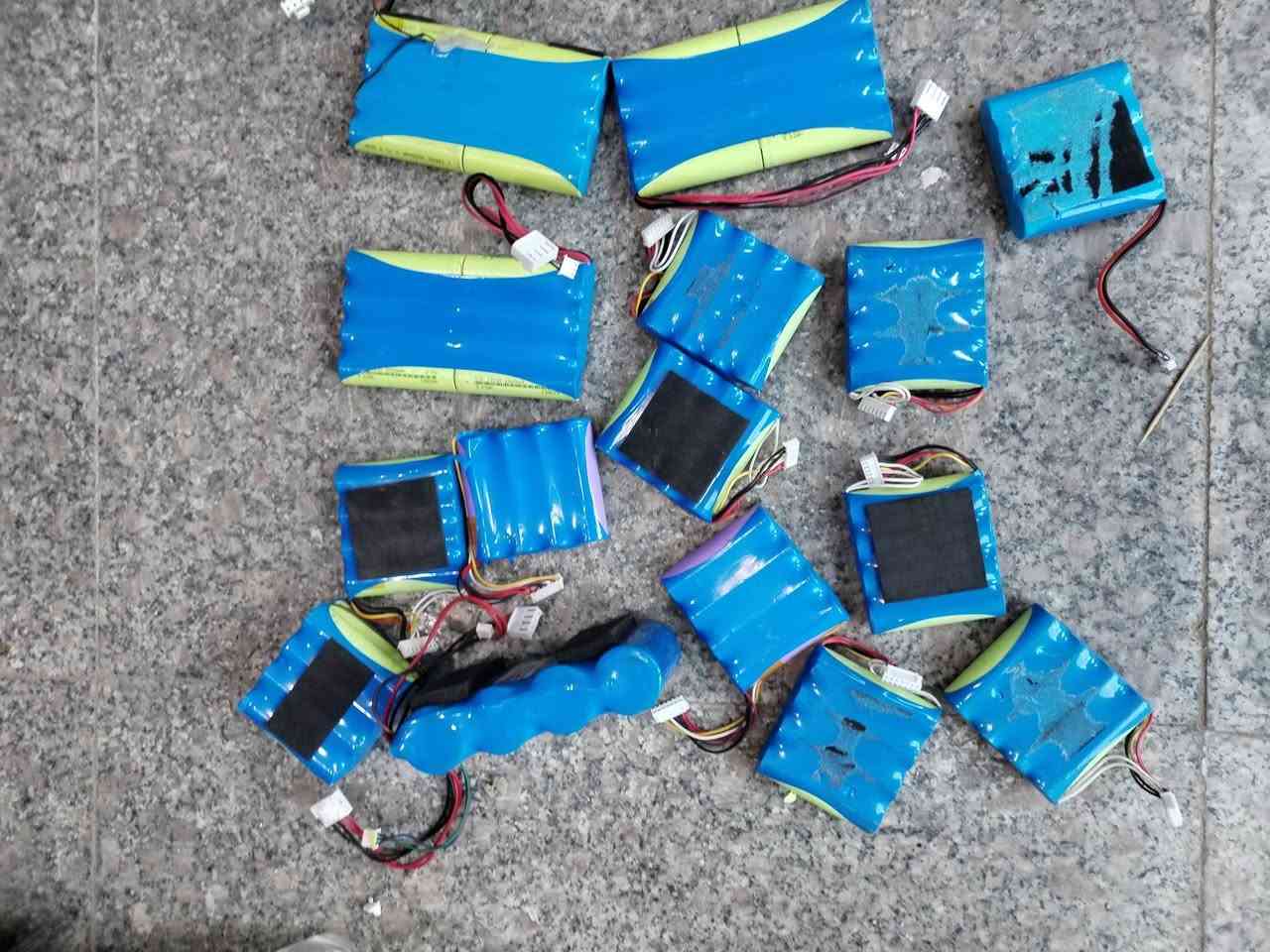 عندي هذني البطاريات مستعمله الي يفيدنا ينطيني سعر وبل عافيه عليك


**إذا كنت صاحب هذا الإعلان وتريد حذفه لأي سبب، رجاءا أرسل رسالة إلى الدعم الفني**