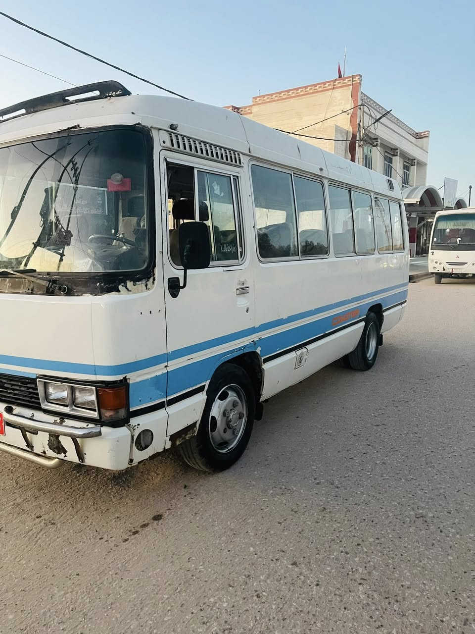 السلام عليكم كوستر عريض للبيع مديل 85  مكينة كرنفال دسك باور تخم تاير كهربائيات كلهة شغالة الاسفسار  اتصل ***********
