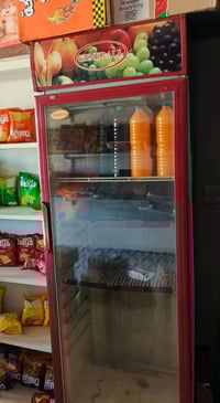 ورحمه الله وبركاته عارضه للبيع نضيفه حيلل  السعر 170 وبيهاا مجال شي قل...