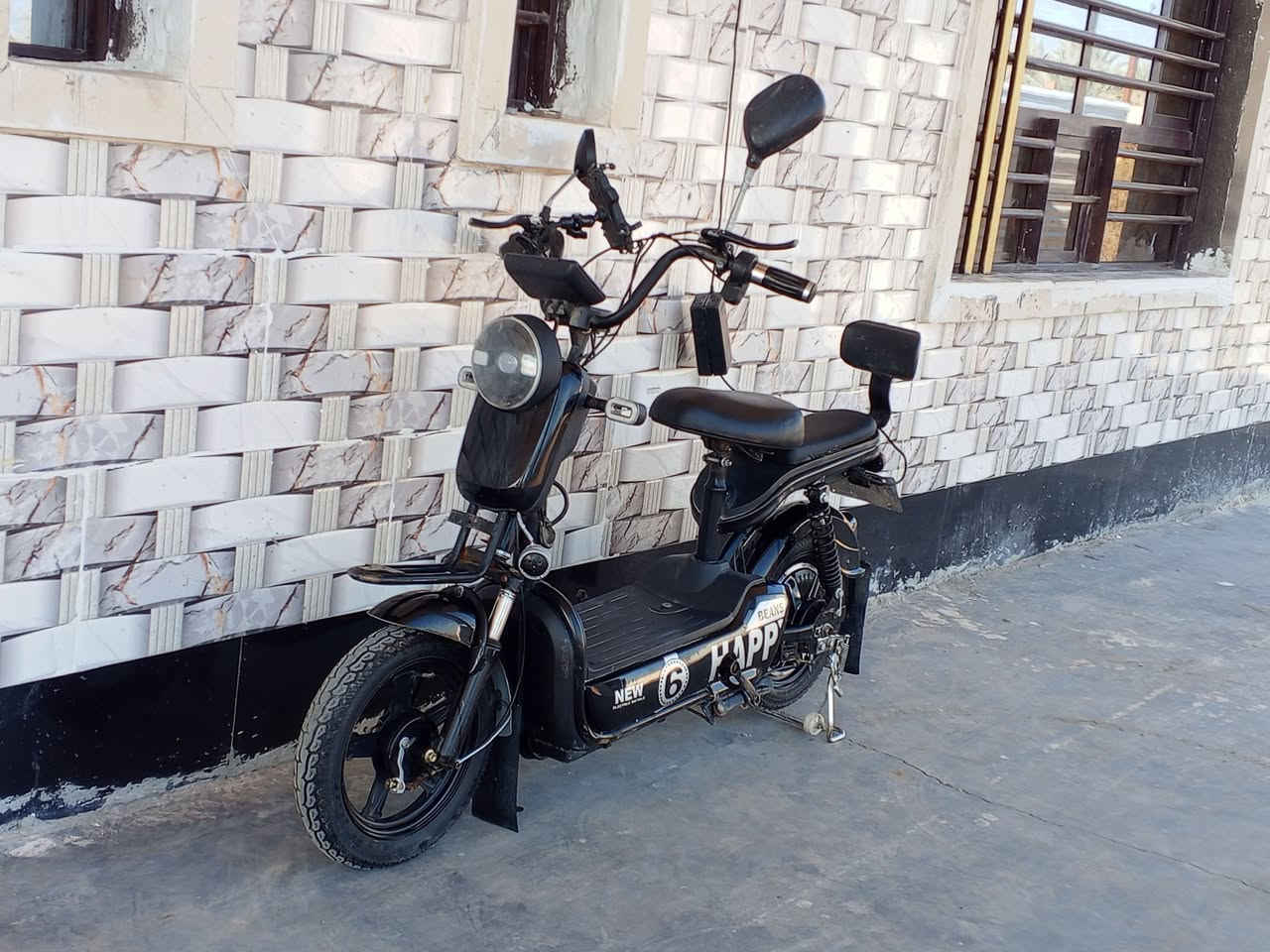 السلام عليكم دراجه للبيع حجم 14 هي وشاحنتها مكان محموديه الدولي مقفوله *********** على الواتساب سعر 300 بها مجال
