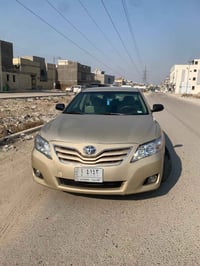 إخواني كامري موديل 2010 باسمي مكفولة من الضربه عدا بارد بالچاملغات الا...