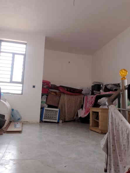 بيت زراعي  مساحه ٢٤٠  طابوك صب كونكريت 
يحتوي ع غرفتين وصاله ودوانيه ومطبخ وصحيات داخلي وخارجي وطارمه جبيره وحديقه وصاله فوك ومكان غرفتين موجود عوزهن شي قليل  في الاسكان صناعي نزله ال ابو عضم السعر خاص  الشراي يتصل ***********
