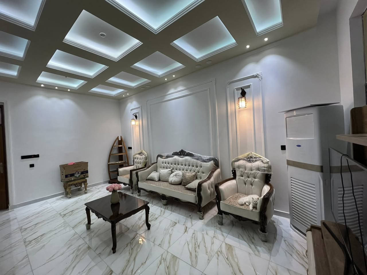 دار للبيع 200م  منطقة باب الحاره كافه الخدمات 
تبليط مجاري 2غرف نوم ***********
