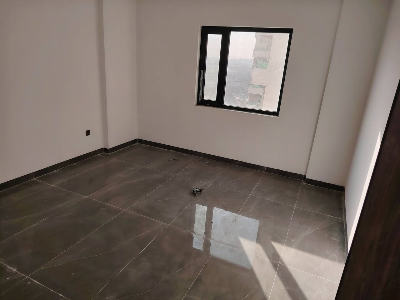 🔥 فرصة ممتازة للإيجار – مجمع الشروق 🔥
يوجد شقة مميزة للإيجار في مجمع الشروق، تتكون من غرفتين وصالة ومطبخ، وتقع في الطابق السابع مع تهوية جيدة وإطلالة مريحة
✅ موقع هادئ ومطلوب داخل المجمع
✅ تنظيم ممتاز وخصوصية عالية
✅ مناسبة للعوائل والموظفين
✅ بناية نظيفة وآمنة
✅ الشقة جاهزة للسكن فورًا
🏢 الطابق: السابع
🛏 التقسيم: غرفتين + صالة + مطبخ+حمام 
💰 الإيجار مناسب جدًا 
📞 للتواصل والمعاينة: ***********
