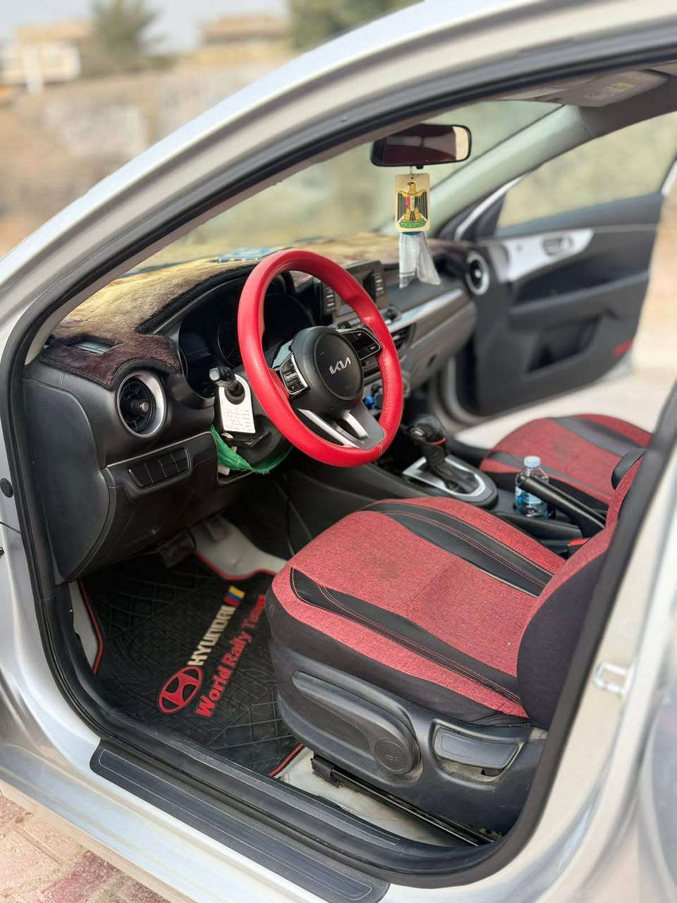 سلام عليكم 
سيراتو موديل 23مكينة 1600مكفولة على بارد بالجاملغ الامامي والسونار موجود بالصور المكان بغداد السيارة خير من الله السعر157وبيها مجال الاتصال *********** بغداد, العراق
