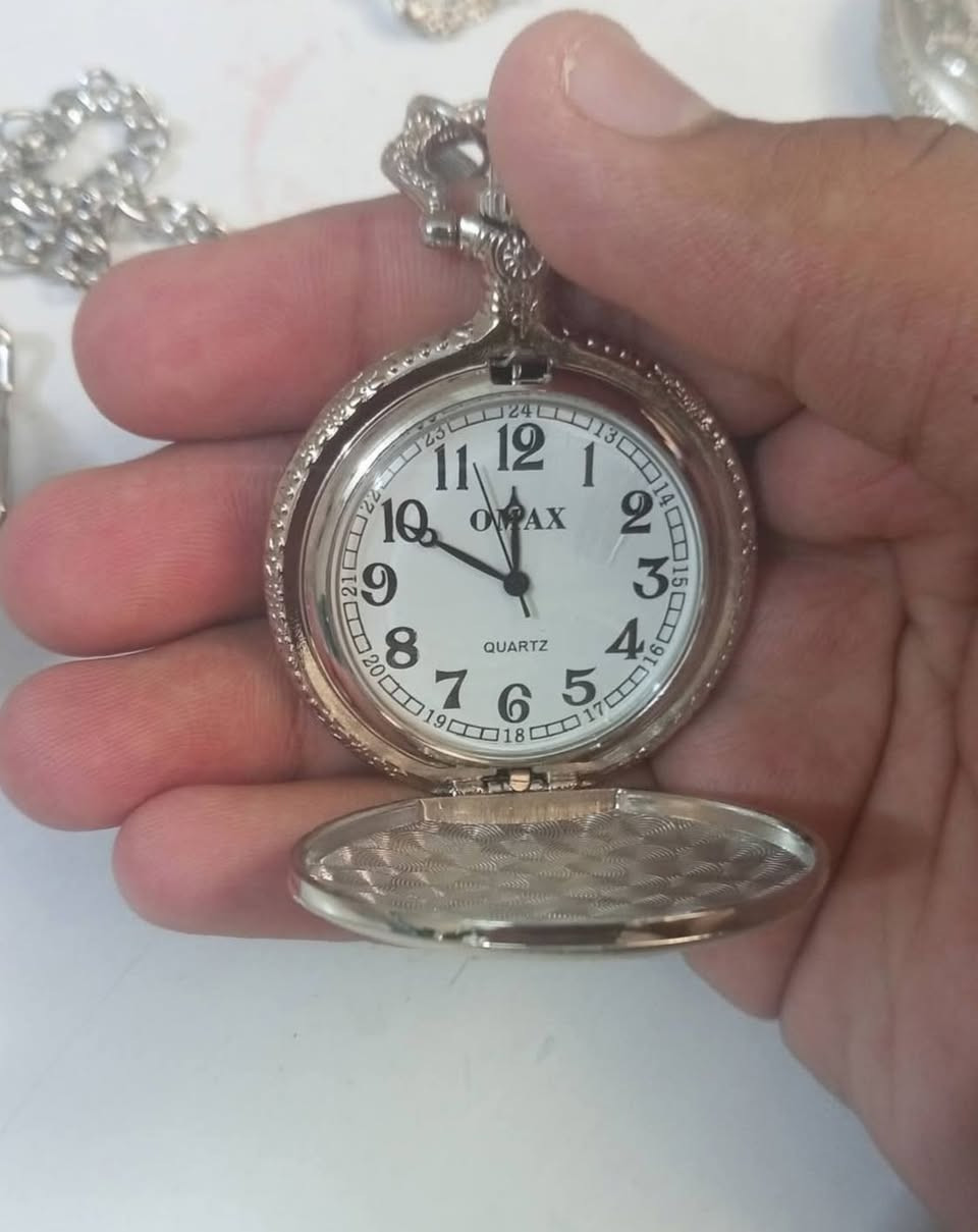 ⌚ ساعة جيب كلاسيك 

✨ تشتغل 100% بدون أي مشاكل
✨ وياهن السلاسل ايضا 
✨ شكل أنيق ومميز (لون ذهبي والون الفضي)

📍 مناسبة للاستخدام أو هدية

💰 سعر القطعه: 15 الف فقط


**إذا كنت صاحب هذا الإعلان وتريد حذفه لأي سبب، رجاءا أرسل رسالة إلى الدعم الفني**