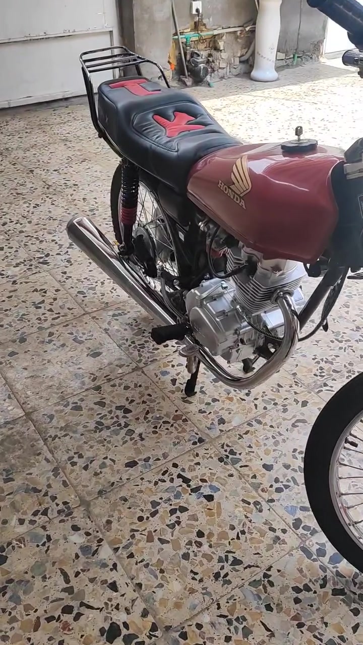 سلام عليكم شباب دراجه للبيع سكنر لدراجه بعدهي رابع ما ساحك الله شاهت دراجه نضيف شراي يراسني عله هاذا رقم ***********واتساب وشريحه
