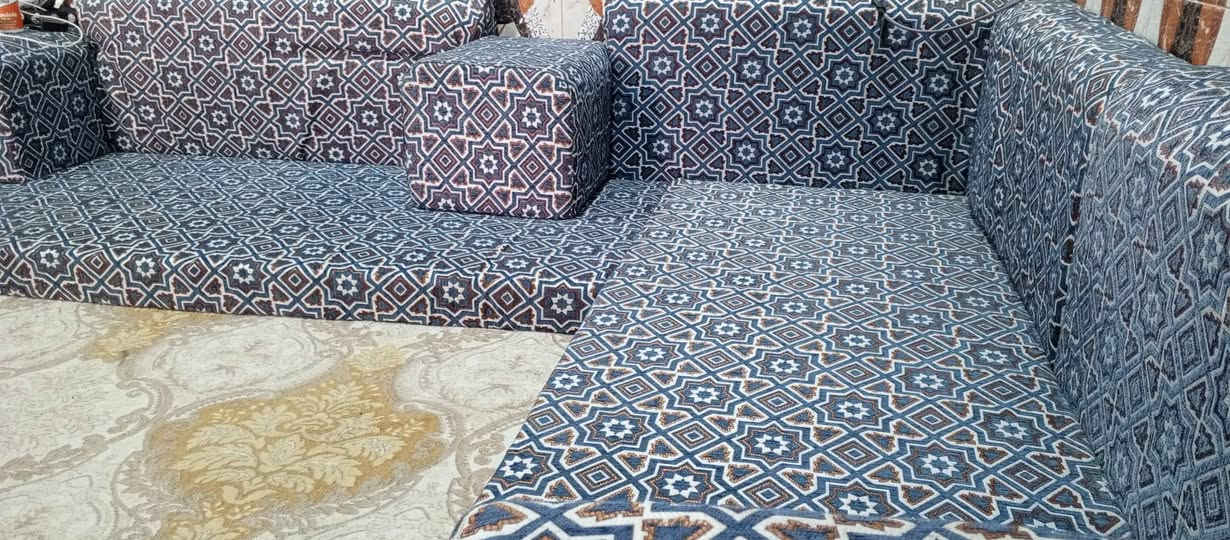 گعده عربيه للبيع جديد كلش مشتريها قبل فتره سعر 550 الف عالي وربل صغط 14متر 7 منادر 7 تكيات 
العنوان بصره حي الاصدقاء 
***********
