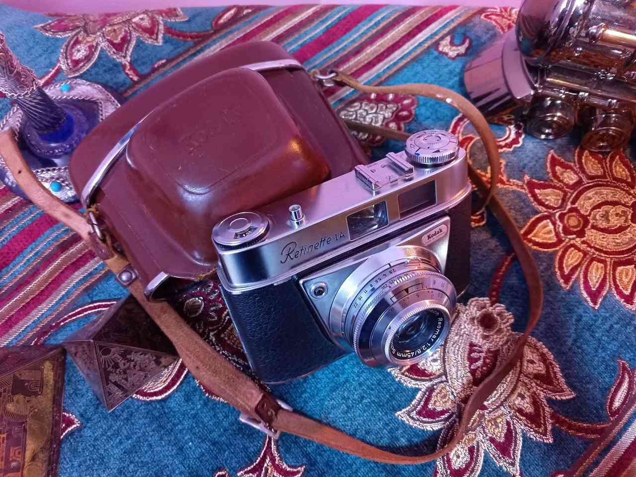 كاميرات فيلم كلاسيكية لهواة التصوير والتحف
RolleiFlex & Kodak Retinette كاميرات ألمانية قديمة أصلية


**إذا كنت صاحب هذا الإعلان وتريد حذفه لأي سبب، رجاءا أرسل رسالة إلى الدعم الفني**