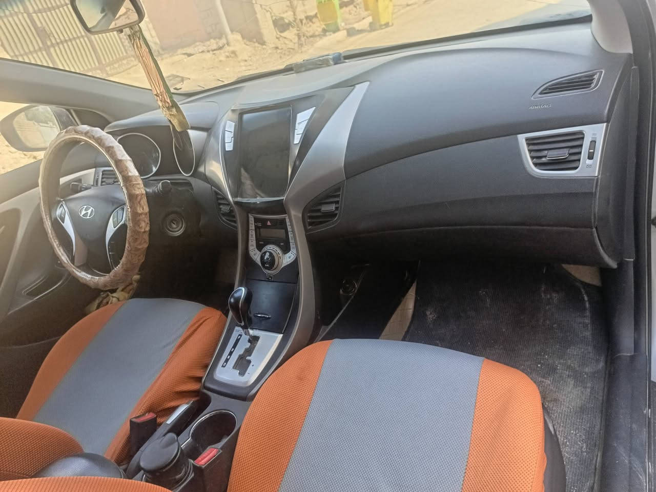 السلام عليكم النتره افانتي مديل 12وارد كوري مكفوله من الضربه تخم تاير حداده تحكم ستيرن حساسات خلفيه محرك وكير خير من الله السعر 85وبيها مجال مكان السياره البصره قضاء القرنه للستفسار على هاذ الرقم ***********
