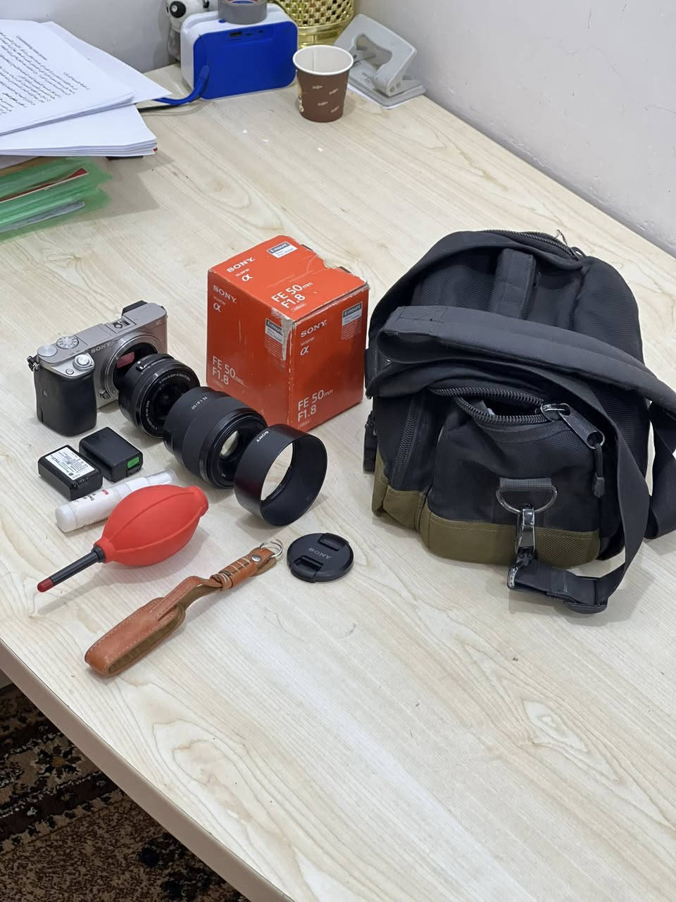 السلام عليكم اخوان 
كامرتي للبيع نظيفة ومرتبة ومامتعوبة وتفيد المبتدأين بمجال التصوير الملحقات كدامكم تفيدكم بلجلسات والاعراس والمناسبات وتصور 2k وشاحنتها وياها 
الكامرة والعدسة البلادية و البطاريات 2 وحزام ايد وعدة تنظيف وحقيبة سعرهن 500 الف 
العدسة 50mm سعرها 200 نظيفه واستخدام قليل وياها كارتونتها والكتلوكات كلهن 
اخوان هذا سعر الكامره ابحدها وسعر العدسه ابحدها اذا تاخذهن كلهن سويه اتساهلك بلسعر  الكامرة
Sony a6000
دقة 24ميكابكسل حقيقي 
كروب سنسر 
تصوير فيديو 2k
400 نقطة فوكس 
تصويرها بليل رهيب 
هواي بيها مودات للتصوير
متغيرة العدسة يعني جيب عدسات رياضي وشد عليها 
وياها عدسة جلسات قياس 50 ملم 
وبلعافيه عالياخذها
مكاني ناصرية مركز متواجد عالخاص بكل وقت


**إذا كنت صاحب هذا الإعلان وتريد حذفه لأي سبب، رجاءا أرسل رسالة إلى الدعم الفني**