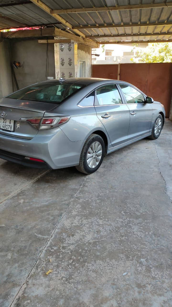 السلام عليكم سوناتا امريكي 2017 هايبرد جديدة على وضع الشركة ماشية 116 بدون ايرباك حادث خلفي قبق الصندون وجامرلغ فقط والسونار مرفق مع الصور كير محرك خير من الله بسمي تحتاج استبدال خلية واحدة فقط السعر 110 وبيه مجال هاتف ***********
