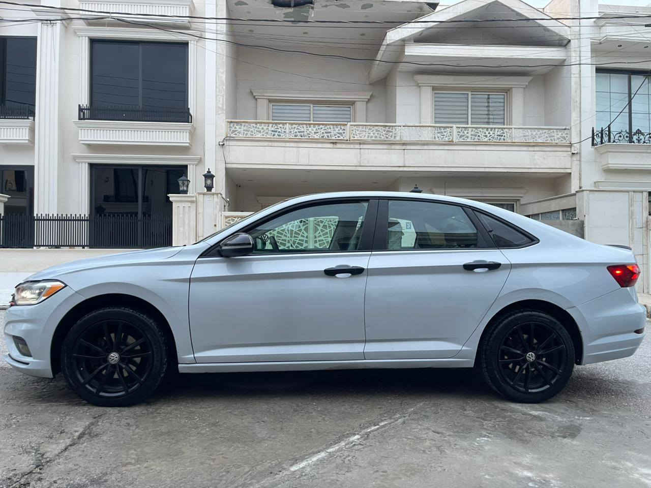 جيتة مؤدئل ٢٠١٩
٢ پارچةي هةية بةبئ داخلي
پئشو پشتي كةپسة یةك دينار سروفي نية
هةمو شتي بةشةرتة
تةبريد تةقة رةقة زؤر خاوينة
٤ تايةو ويلي لؤكي گؤلفي لةسةرة 

*********** أربيل, العراق
