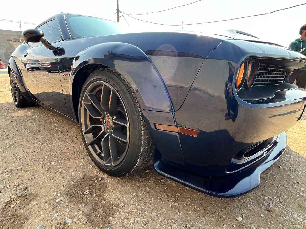 السلام عليكم 
جالنجر موديل 2017محرك 5700 بدون دواخل فقط صبغ 
السعر 165وبيه مجال عنوان بغداد 
رقم موبايل ***********
