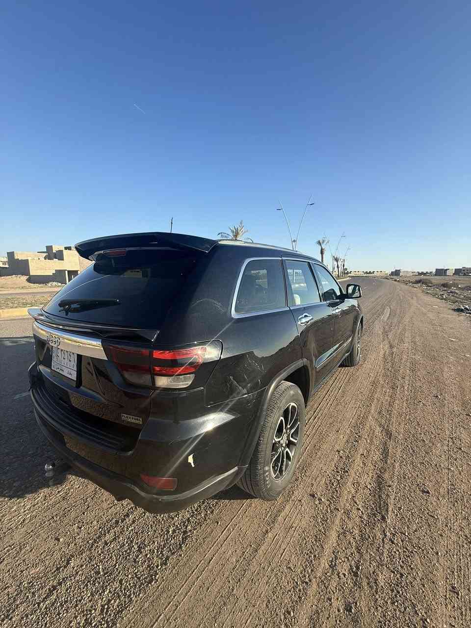 جيب ٢٠١١ لاريدو
ضربتين بيها .. 

ماشيه  ١٧٨ الف ميل 

٦ سلندر  

مكاني تكريت 

***********
