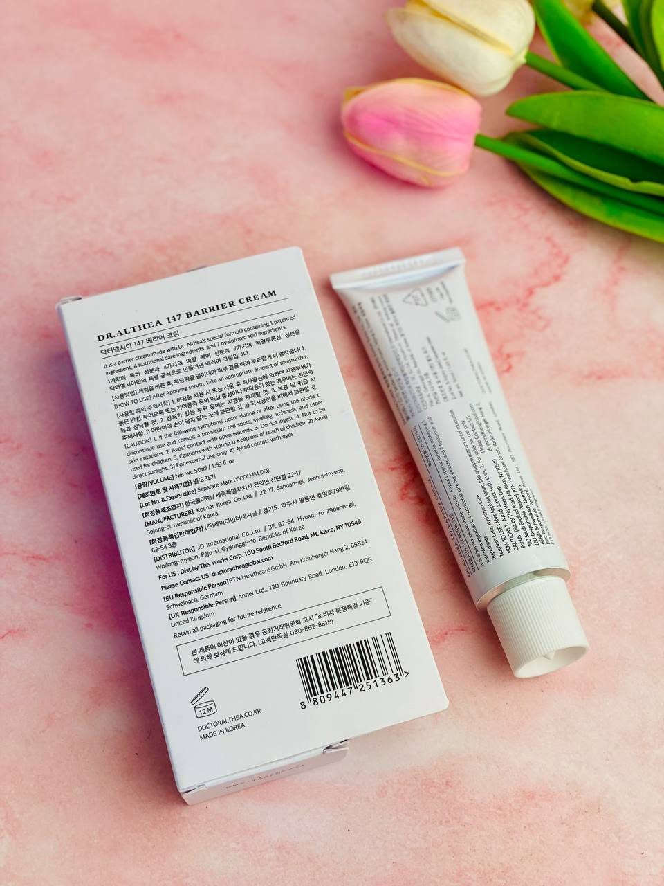 🌿 كريم دكتور الثيا 147 – Dr. Althea 147 Barrier Cream
لترميم حاجز البشرة، تهدئتها، وترطيبها بعمق 💧

🔹 يعزز الحاجز الواقي للبشرة
بفضل مركب Guaiazulene المهدئ، يخفف الاحمرار ويعيد التوازن للبشرة الحساسة.

🔹 ترطيب فائق بسبع طبقات من حمض الهيالورونيك
يرطب كل طبقة من طبقات البشرة ليحافظ على النعومة طوال اليوم.

🔹 تركيبة مغذية وغنية
مدعّمة بزيوت طبيعية مثل زيت الأفوكادو وزيت الشاي الأخضر + زبدة الشيا، لتغذية مكثّفة دون انسداد المسام.

🔹 لطيف وآمن 100٪
خالي من العطور، الكحول، البارابين، والمواد المهيجة – مثالي للبشرة الحساسة جدًا.

🔹 ملمس كريمي ناعم
يذوب في البشرة دون أن يترك طبقة دهنية، مثالي للاستخدام الليلي أو كخطوة نهائية في روتينك اليومي.

السعر ١٥ الف


**إذا كنت صاحب هذا الإعلان وتريد حذفه لأي سبب، رجاءا أرسل رسالة إلى الدعم الفني**