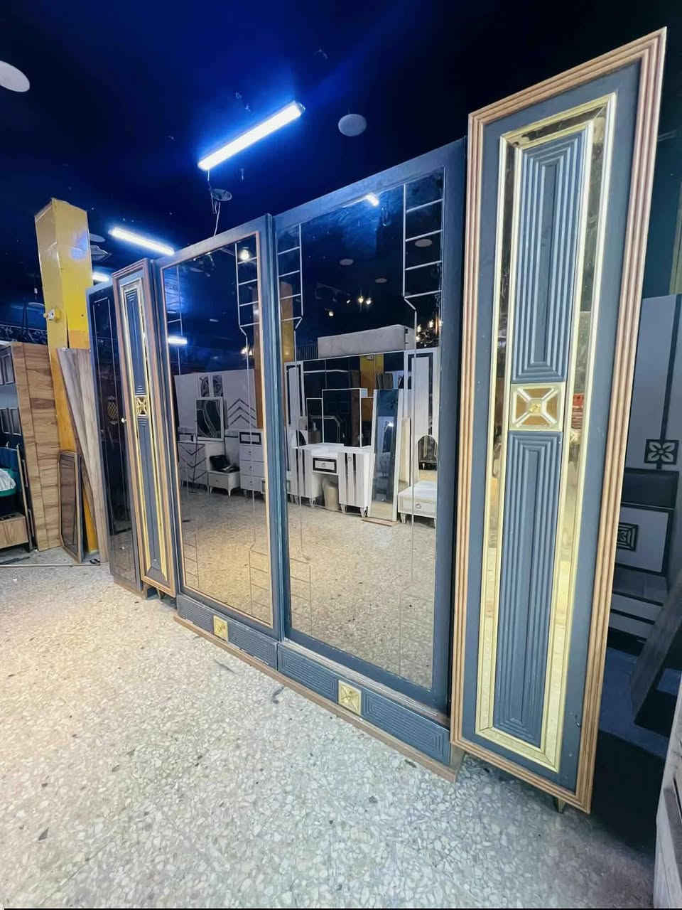 غرفه موديل حديث راقيه 700معه شد ونقل داخل بغداد مجانا للحجز واتس أو خاص ***********
