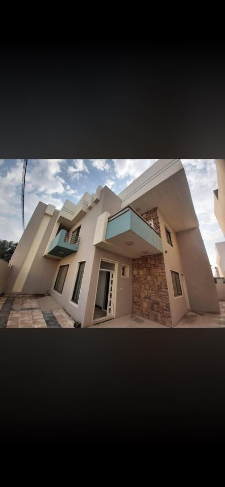 فرصه استثماريه بيت للبيع في مجمع عماد سكر النجف بيت تحفه خلف التجاري قريب من البوابه  فئة 300متر  ركن موقع جدا ممتاز للعلم البيت ماجر مليون ونص بالشهر اربع غرف نوم صالتين استقبال صحيات خريطه  مميزه ركن تفاصيل اكثر اتصل بالرقم ***********
