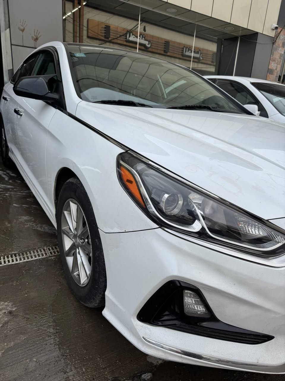 سوناتا 2019 سياره بجم قفل وارد امريكي  بيها جنطه وجاملغ خلفي السياره كير مكينه تبريد صدر كلشي مكفول بيها متصرف عليها ولا ربع  مكان السياره بغداد الكرخ 
السعر 125 ورقه بيها مجال بسيط 
***********
