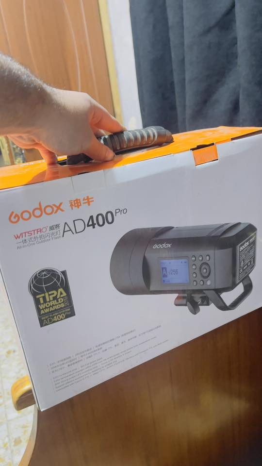 سلام عليكم احبتي عندي اضائه 400 برو 
جديده استخدام مرتين فقط  وضميتهه 
لكيت بطاريه مالتهه هابطه لين متروكه 
رايدهه ب 300 الف مكاني بغداد مدينه 
كل غراضهه موجوده.    ***********
