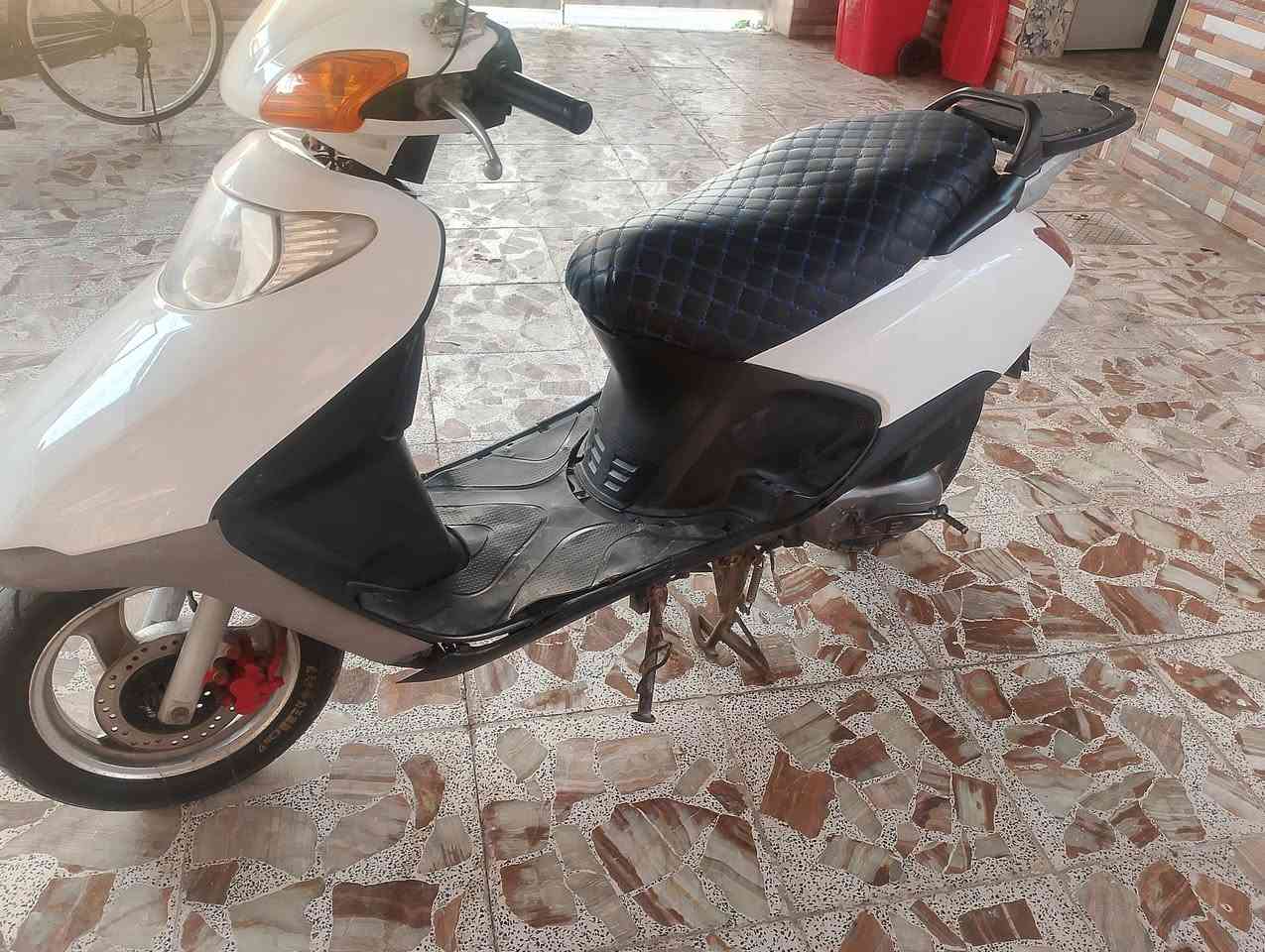 سلام عليكم عندي دراجة اسبيسي يابانية نضيفه دراجة حلوة موديل 22دراجه أي نقص مابيه  قبك ماتري قبق جنطه غير ذني مابيه مكاني واسط نعمانيه سعر دراجة 550/رقم الهاتف ***********
