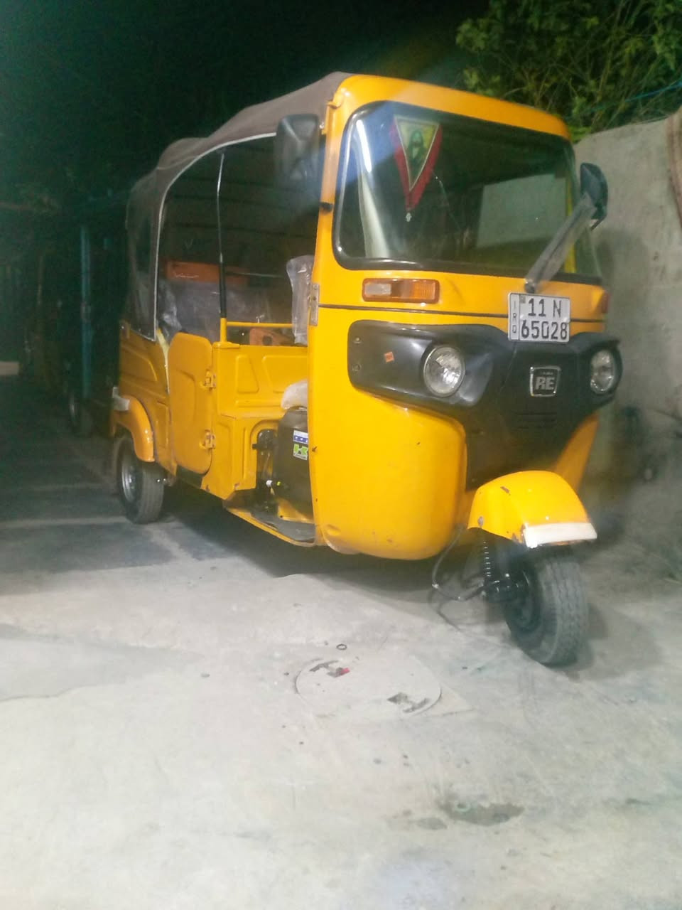 تكتك للبيع موديل ٢٠٢١ شهر ١١رقم سنويه انكليزي بيه بس طخات بارد ما بيه معجون ولا صبغ تكتك جاهزه  السعر ٧ و٦٠٠ الاتصال ***********
