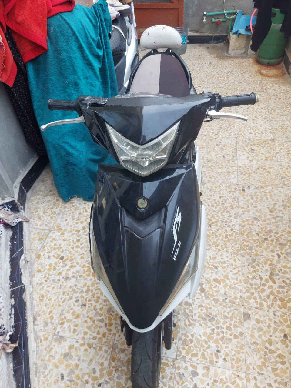 سلام عليكم دراجه نضيفه كلش بس الكفر مفلش نكره سلف ما ملعوب بيهه كلش ولا متعوبه بعده جديده بس الكفر تفلش لاتراسل اتصل رقمي *********** البصرة, العراق
