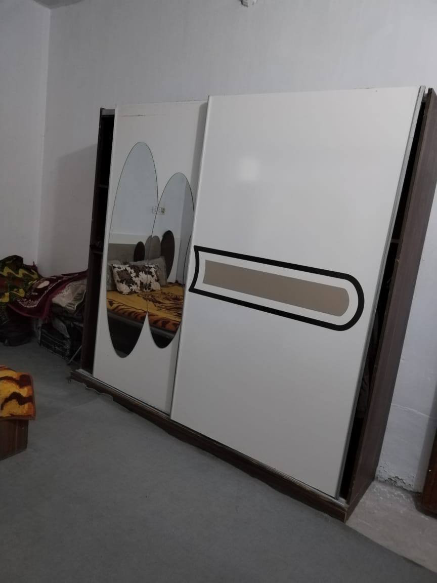 غرفه ب300وبيها مجال نهايه حي العامل***********
