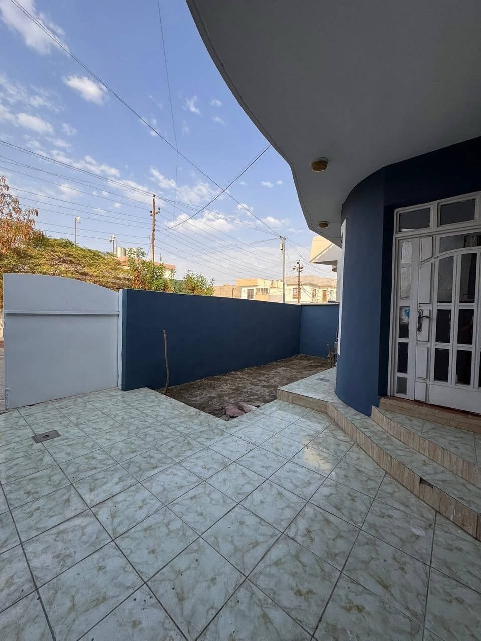 #ايجار
دار للأيجار 
 
يتكون من غرفتين نوم واستقبال ومطبخ وصحيات عدد 2 ومطبخ وكراج سياره وحديقه +بيتونه كبيره

#الموقع .كركرك شوراو فرع هادئ قرب معمل جرزات

#المسـاحة  :- 150 متـــر 

  لمعرفه السعر يرجى مراسله الصفحه او الاتصال بالارقام 

***********
***********

—————————————————————————— 
 بأمكانكم عرض عقارتكم لدينا سواء كانت #بيــع أو #إيجــار أو #أستثـمار ‌‎زبائننا الكرام بِكُم نَرتقي ونَتشرف بزيارتِكم ونَفتخر بخِدمتِكم 

مكتبـــ جنـــة عدن  للاستثمار والتطوير العقاري معكم نحو الأفضل للإستفسار يمكنكم مراسلة الصفحة اوالاتصال بالأرقام التاليه 
***********
***********
عنوان المكتب

 ( كركوك حي عدن مجاور الجنسيه عمارة البحرين )
