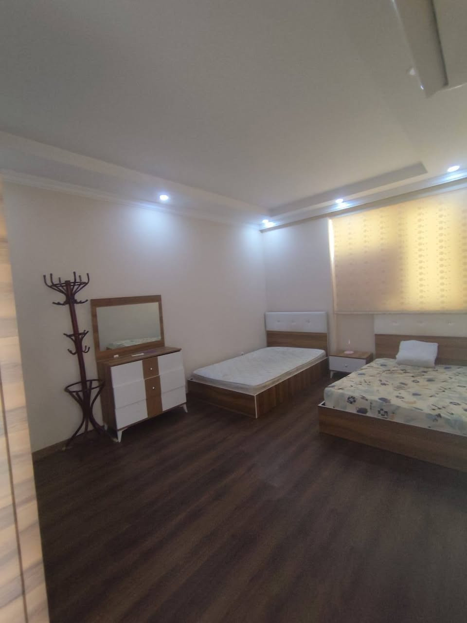 مجمع روز تاور في أربيل
على طريق كسنزان العاب مجدي لاند
شقه الايجار شهري موثث مساحه ٨٥متر 
غرف نوم +صاله+حمام +مطبخ 
24 ساعة كهرباء
خدمات شهريه 55
جدن سعار مناسب 
للاستفسار تعال خاص الواتساب
***********
ملاحظه  يتوفر لنا بيوت وشقق ايجار بيع وشراء
