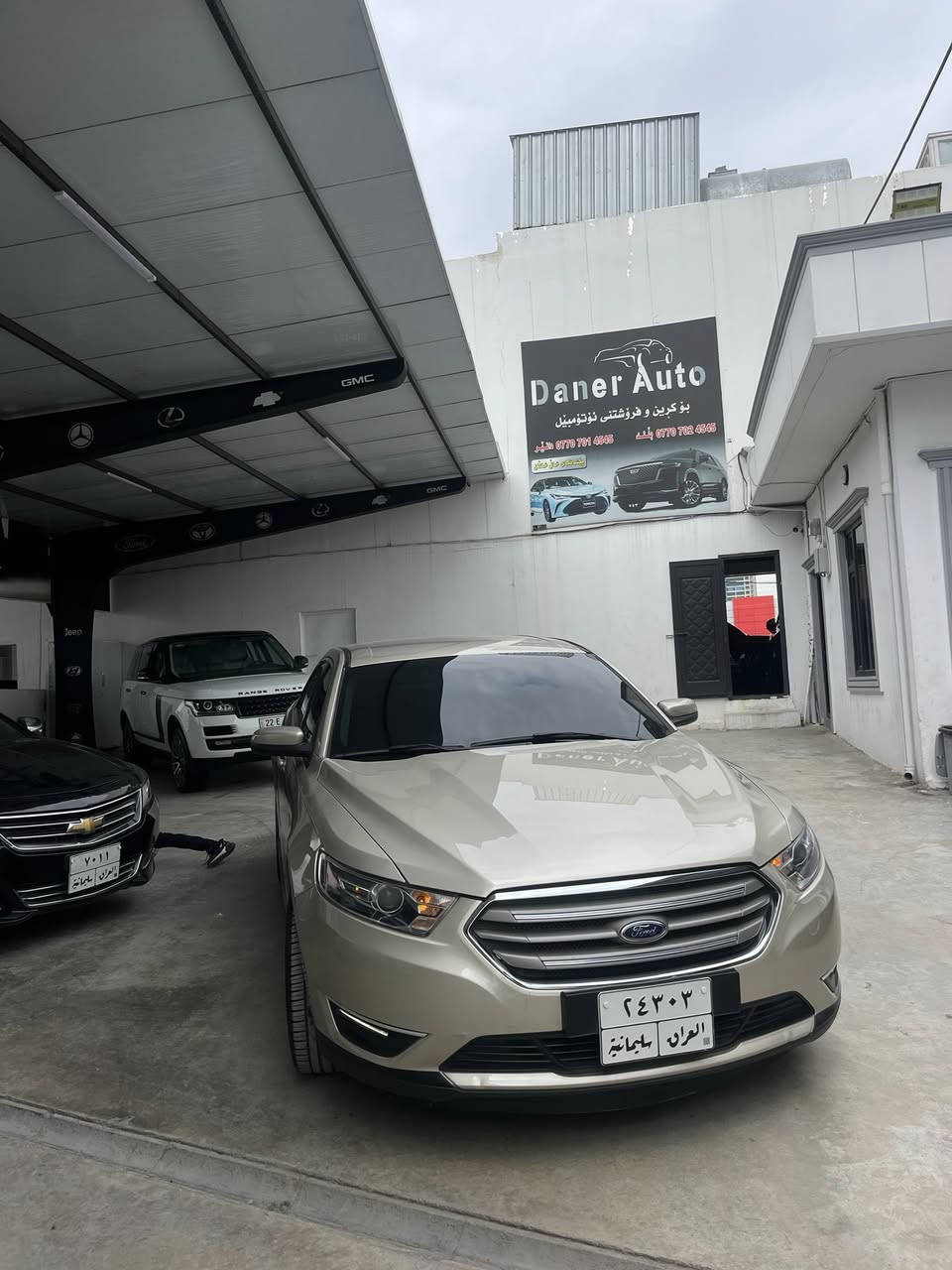 السلام عليكم فورد تورس موديل 18. السيارة بمعن الكلمه جديده كير مكينه حداديه كله بشرط بدون دينار مصرف صبغ جامرلغ الخلفي صبغ بدون دوخل بشرط ماشيه 60 
مكان السياره سليمانيه 
بسمي تحويل وكال خادم 
السعر 130 
شباب مروس بشمالي فقط 
ا***********
***********
